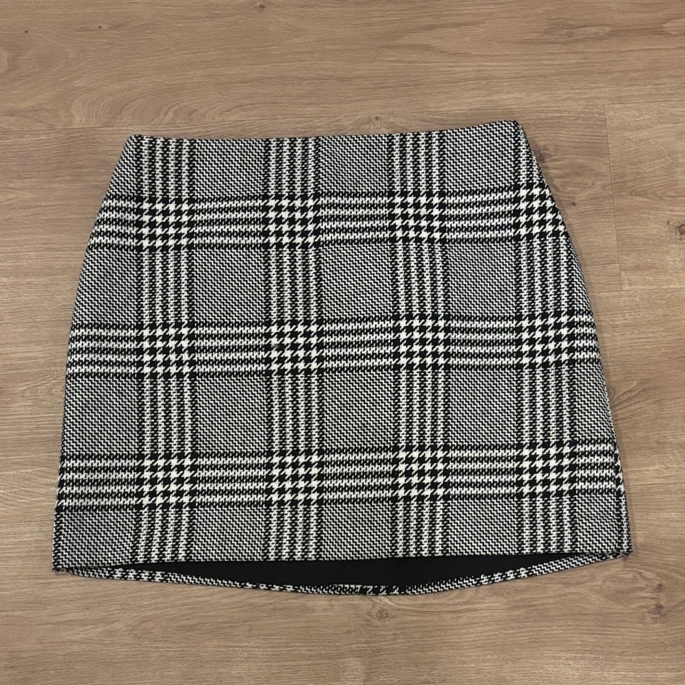 Classic Black and White Plaid Skirt